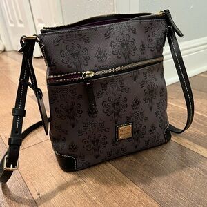 Disney dooney and Bourke haunted mansion letter carrier- great used condition